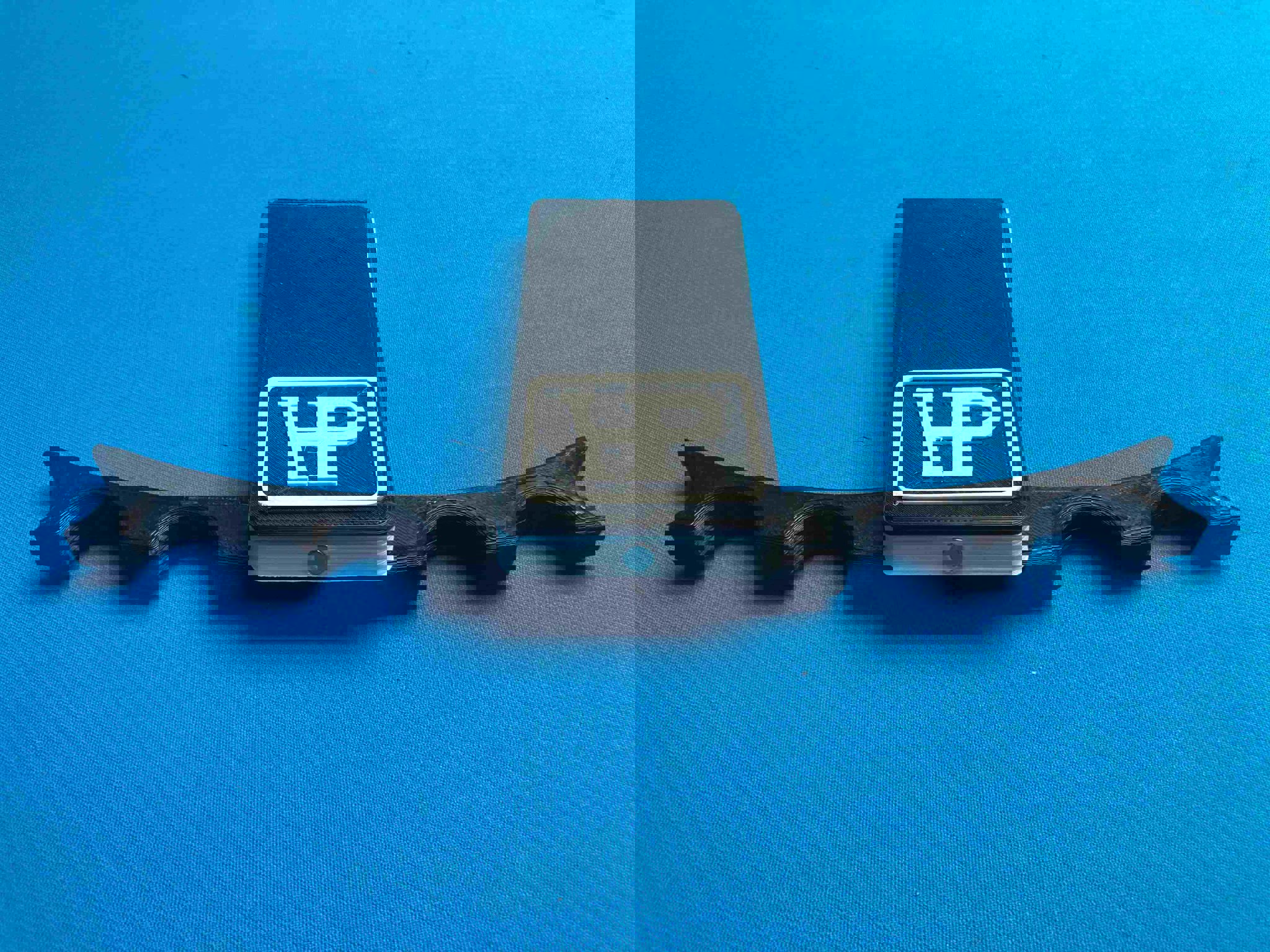 HP Folding Pool Cue Holder